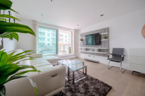 Central 2BD Flat w River View Balcony - Vauxhall!